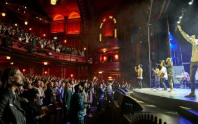 GANA CARISMA EN EL ESCENARIO