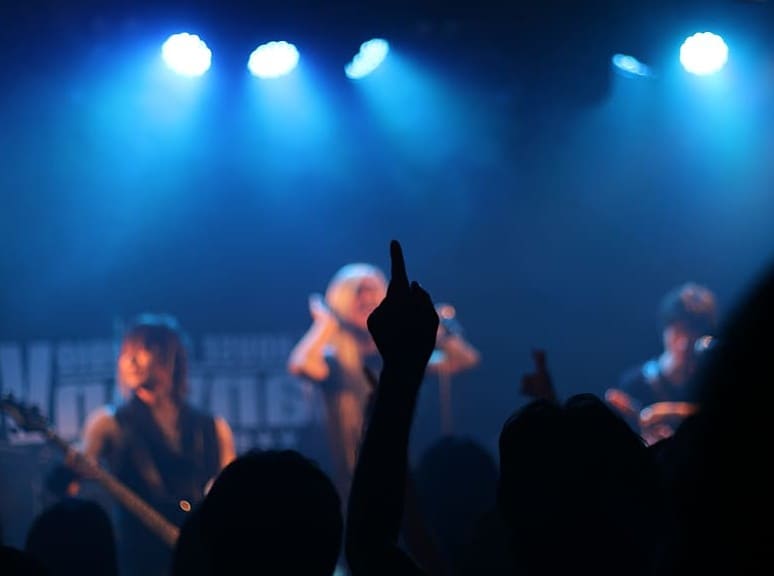 Intentar impresionar a la multitud con demasiada fuerza